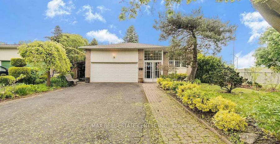 Photo 4 of 1011 Pearson Drive, Oakville, College Park — HOMEH