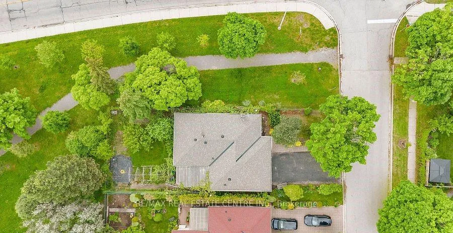 Photo 5 of 1011 Pearson Drive, Oakville, College Park — HOMEH