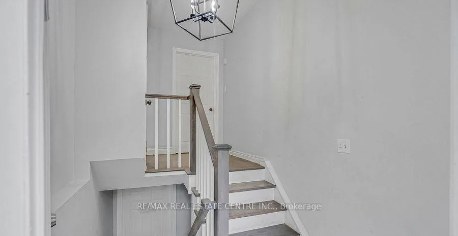 Photo 7 of 1011 Pearson Drive, Oakville, College Park — HOMEH