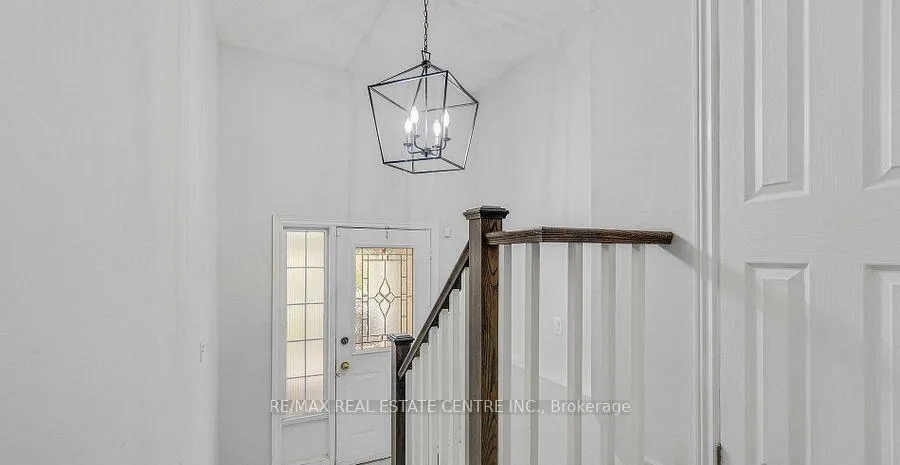 Photo 8 of 1011 Pearson Drive, Oakville, College Park — HOMEH