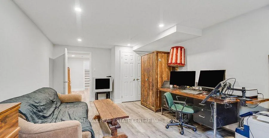 Photo 10 of 1011 Pearson Drive, Oakville, College Park — HOMEH