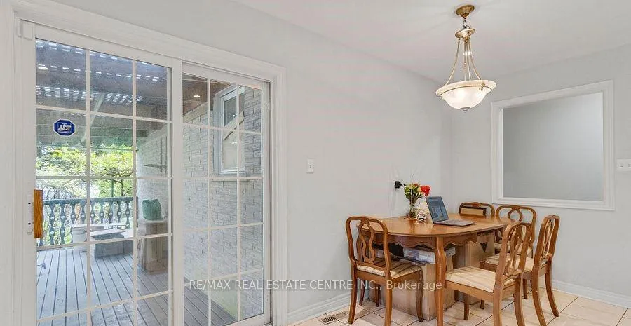 Photo 11 of 1011 Pearson Drive, Oakville, College Park — HOMEH
