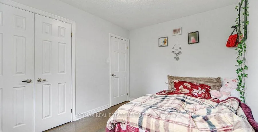Photo 13 of 1011 Pearson Drive, Oakville, College Park — HOMEH