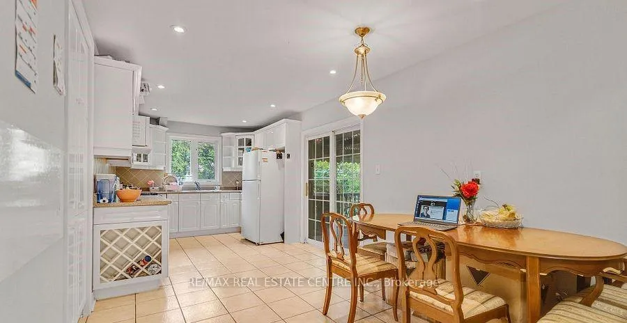 Photo 18 of 1011 Pearson Drive, Oakville, College Park — HOMEH