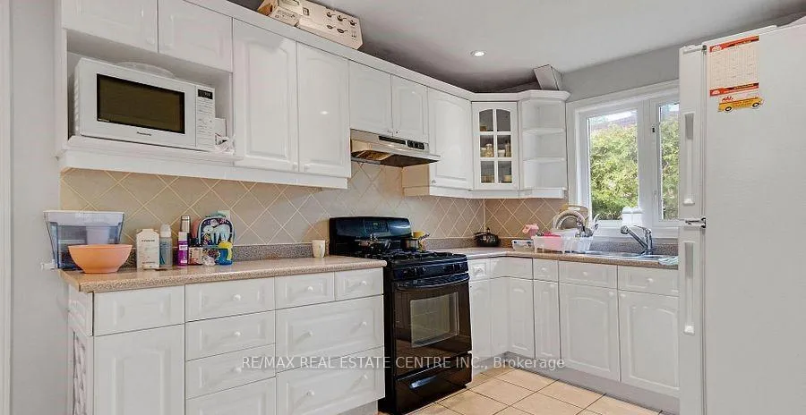 Photo 20 of 1011 Pearson Drive, Oakville, College Park — HOMEH