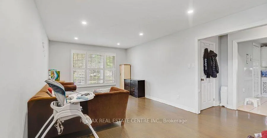 Photo 21 of 1011 Pearson Drive, Oakville, College Park — HOMEH