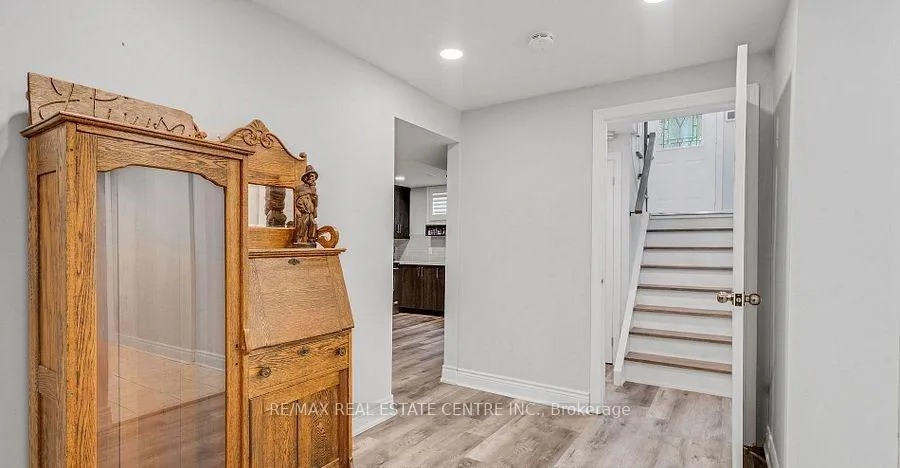 Photo 25 of 1011 Pearson Drive, Oakville, College Park — HOMEH