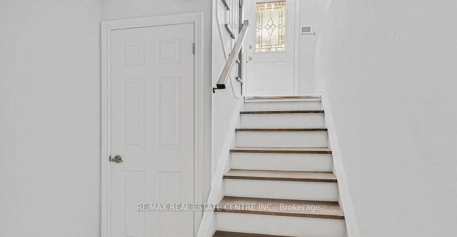 Photo 26 of 1011 Pearson Drive, Oakville, College Park — HOMEH