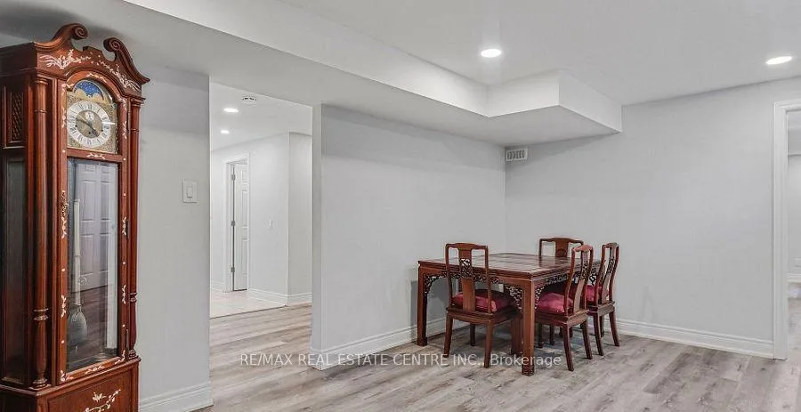 Photo 32 of 1011 Pearson Drive, Oakville, College Park — HOMEH
