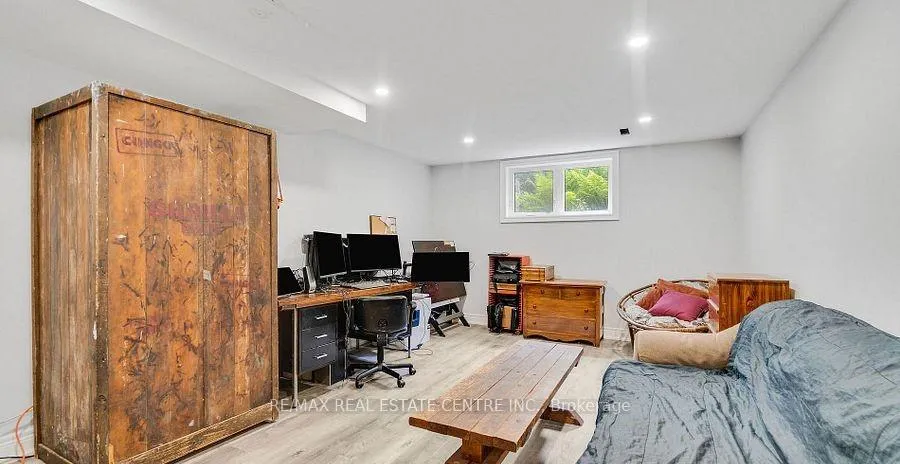 Photo 35 of 1011 Pearson Drive, Oakville, College Park — HOMEH