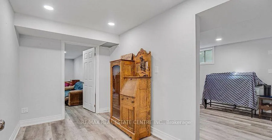 Photo 36 of 1011 Pearson Drive, Oakville, College Park — HOMEH