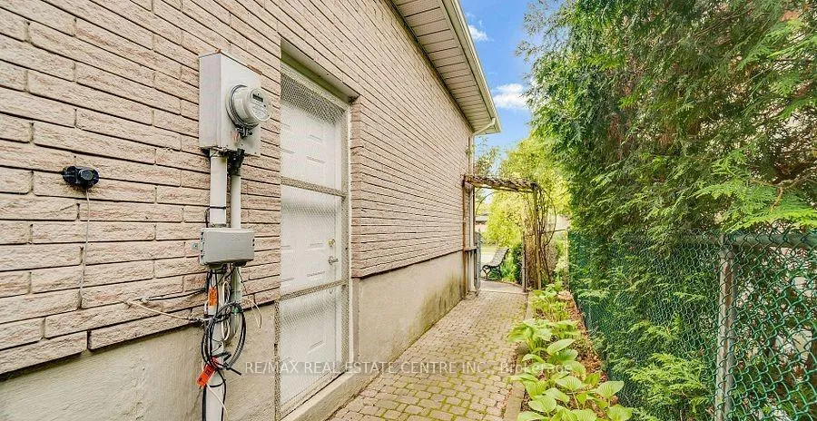 Photo 37 of 1011 Pearson Drive, Oakville, College Park — HOMEH