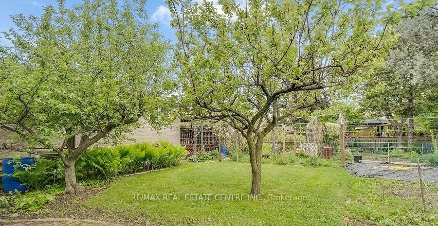 Photo 43 of 1011 Pearson Drive, Oakville, College Park — HOMEH