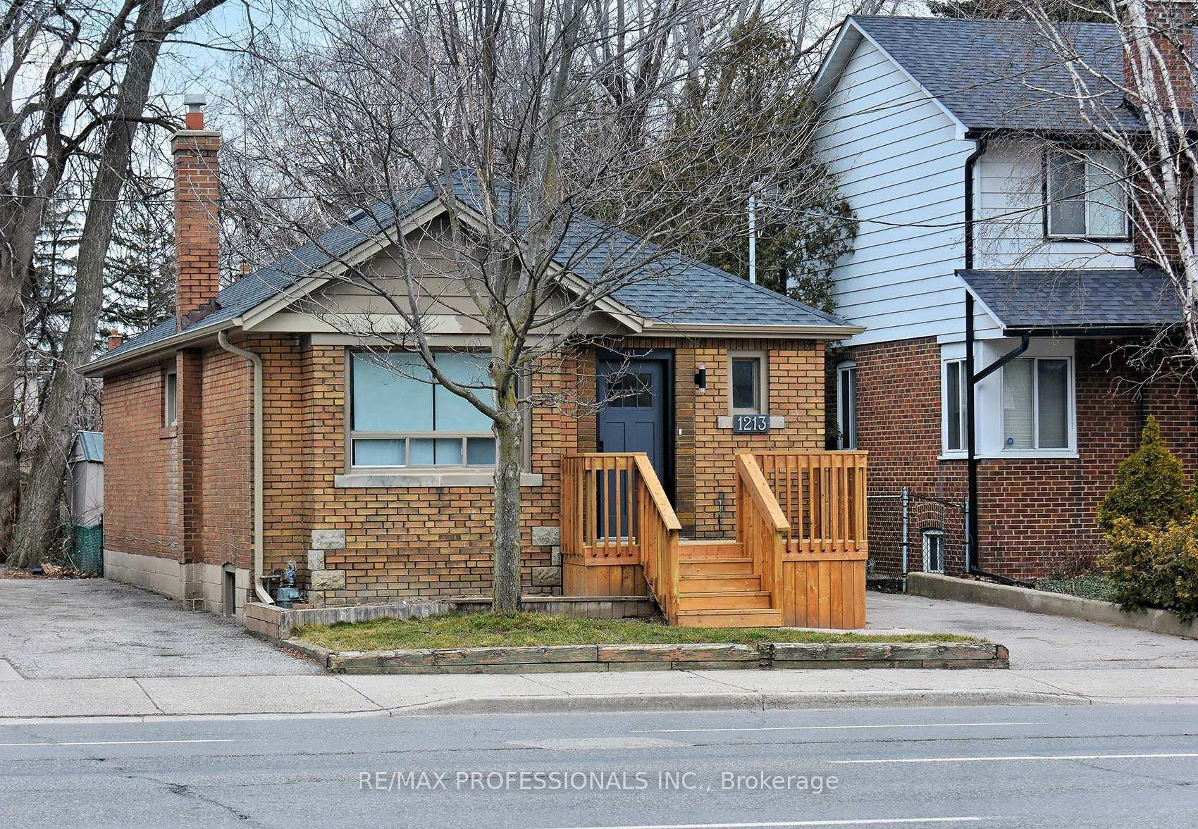 Photo 2 of 1213 Islington Avenue, Etobicoke, Stonegate-Queensway — HOMEH