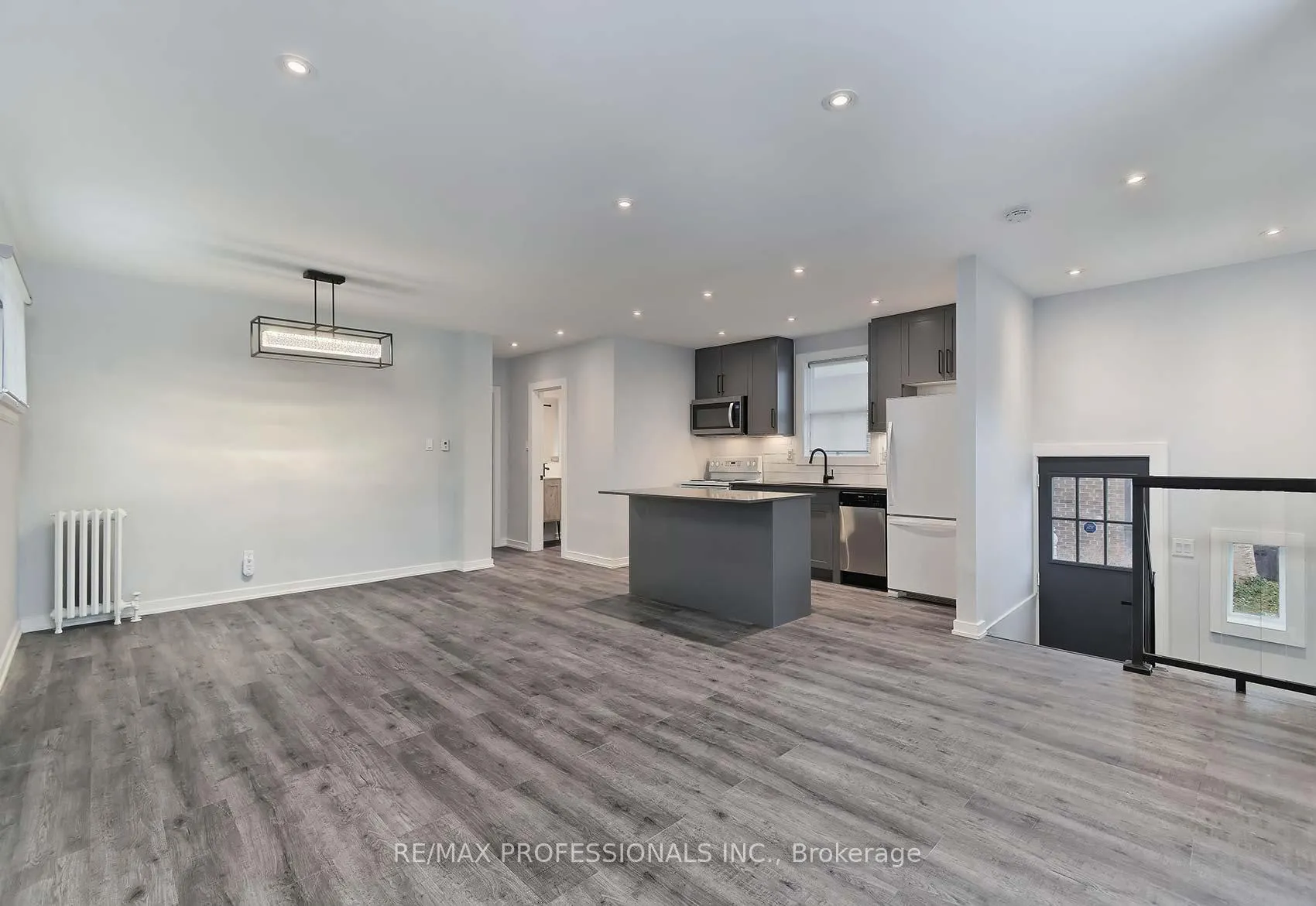 Photo 8 of 1213 Islington Avenue, Etobicoke, Stonegate-Queensway — HOMEH