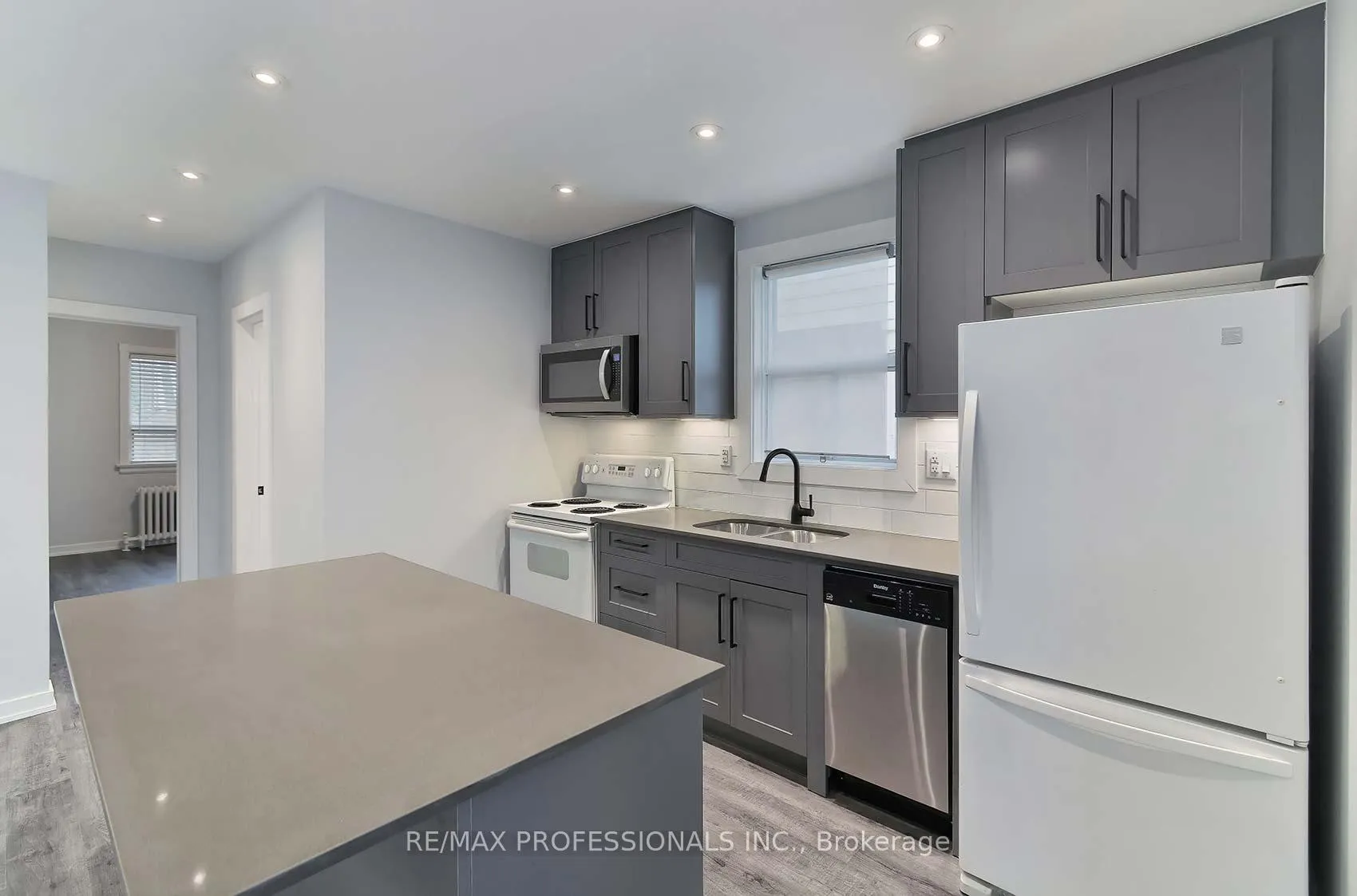 Photo 11 of 1213 Islington Avenue, Etobicoke, Stonegate-Queensway — HOMEH