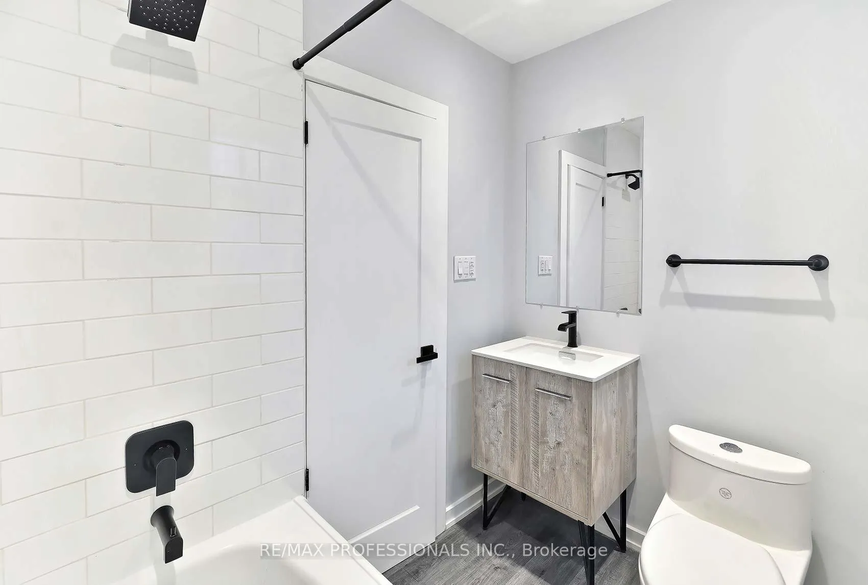 Photo 16 of 1213 Islington Avenue, Etobicoke, Stonegate-Queensway — HOMEH