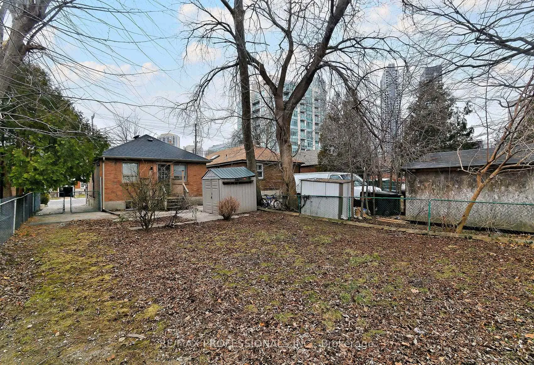 Photo 21 of 1213 Islington Avenue, Etobicoke, Stonegate-Queensway — HOMEH