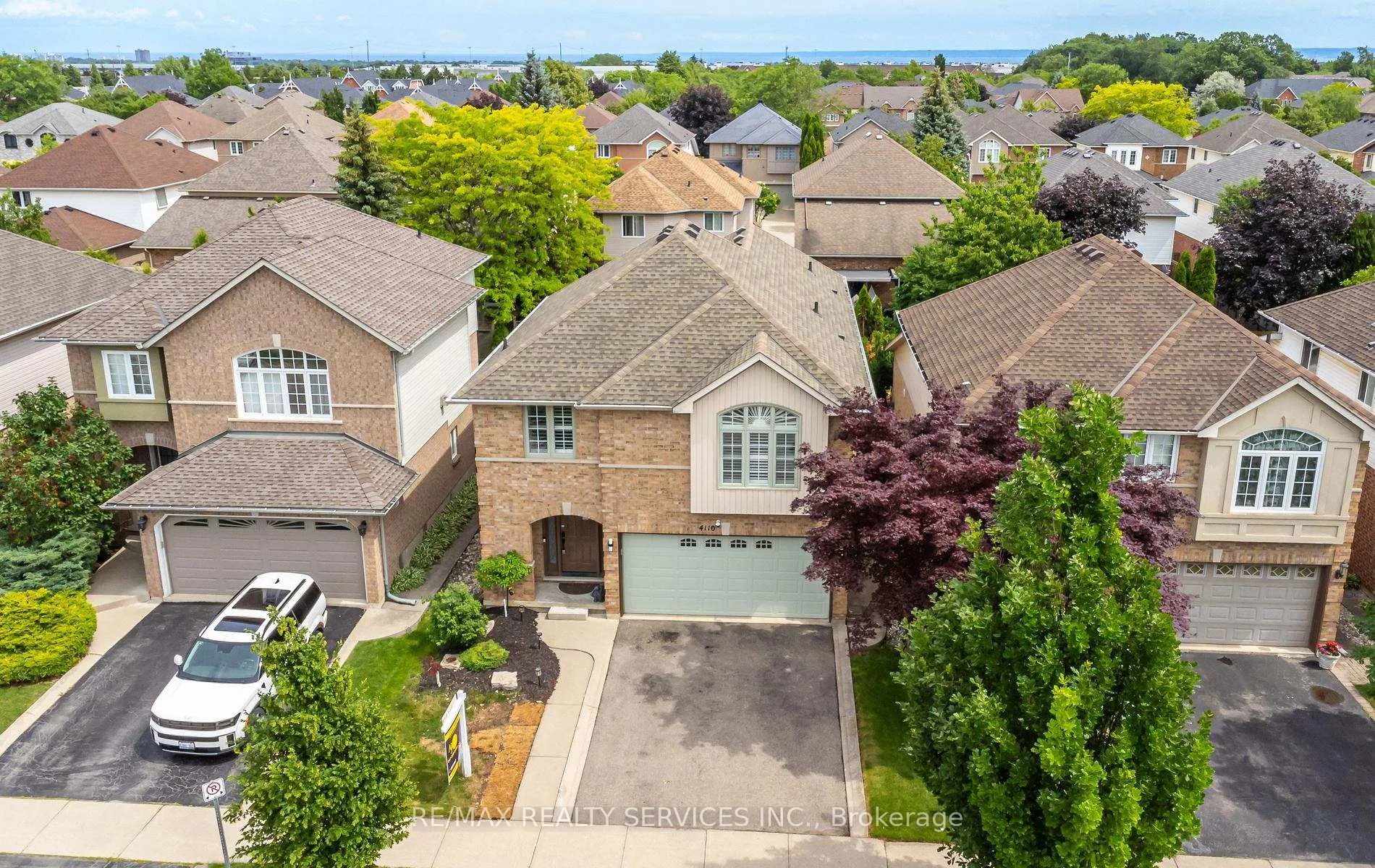 Photo 2 of 4110 Forest Run Avenue, Burlington, Tansley — HOMEH