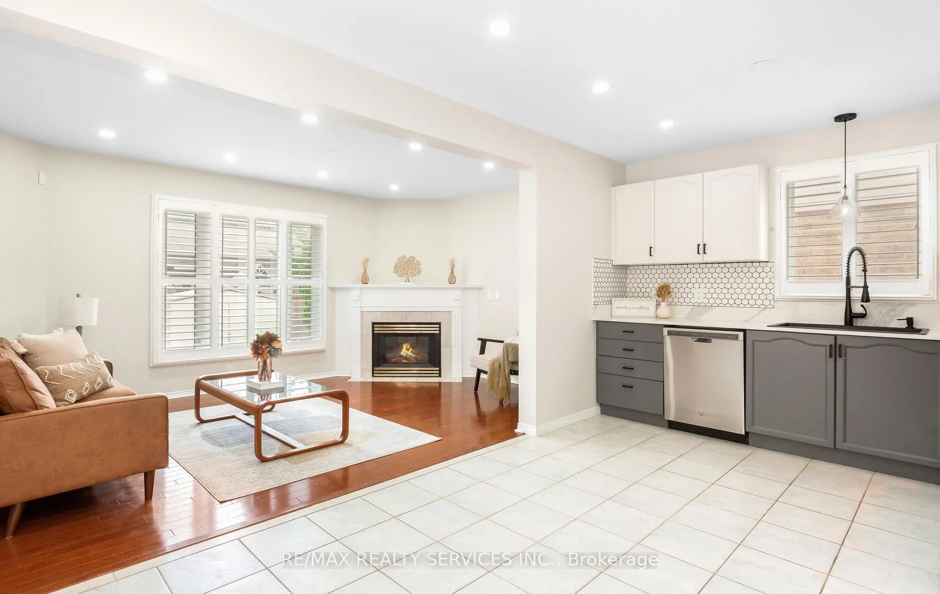 Photo 12 of 4110 Forest Run Avenue, Burlington, Tansley — HOMEH