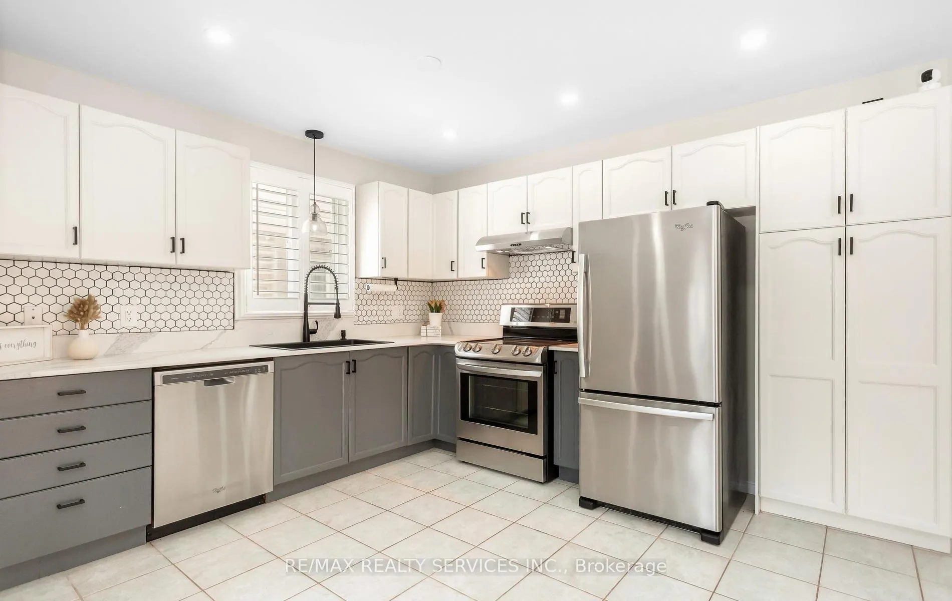 Photo 15 of 4110 Forest Run Avenue, Burlington, Tansley — HOMEH