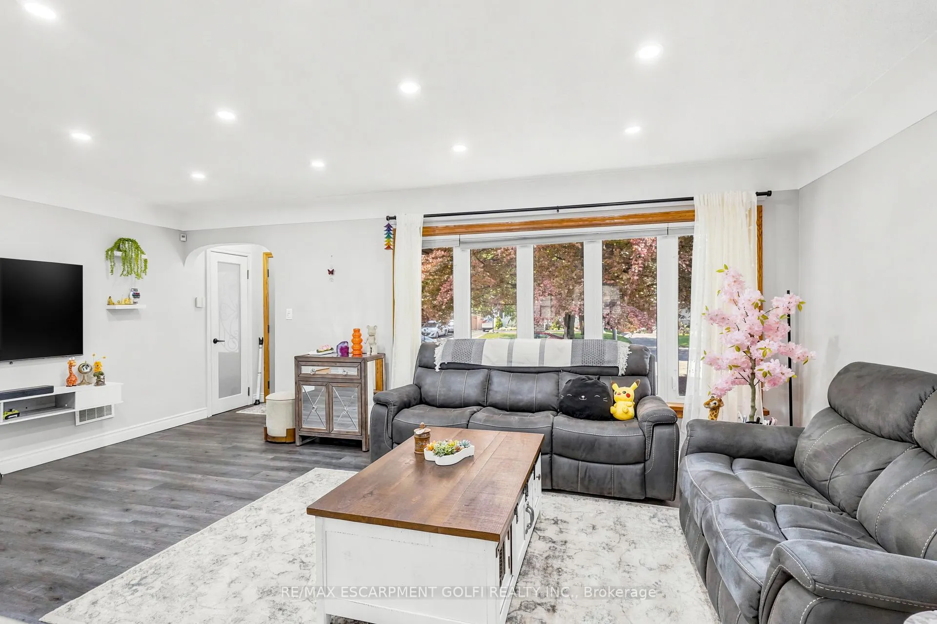 Photo 7 of 6902 Dell Avenue, Niagara Falls, Arad/Fallsview — HOMEH