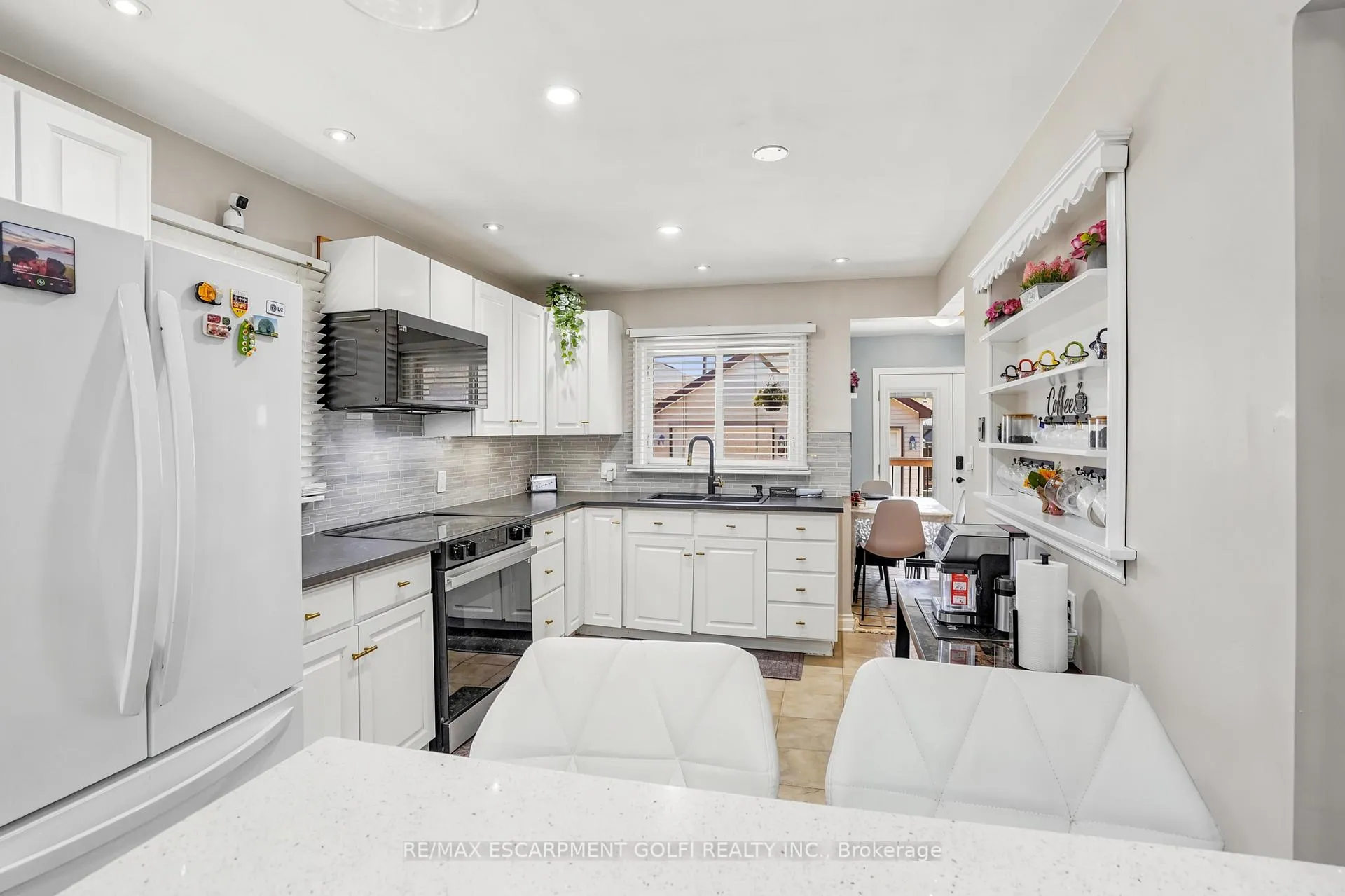 Photo 8 of 6902 Dell Avenue, Niagara Falls, Arad/Fallsview — HOMEH