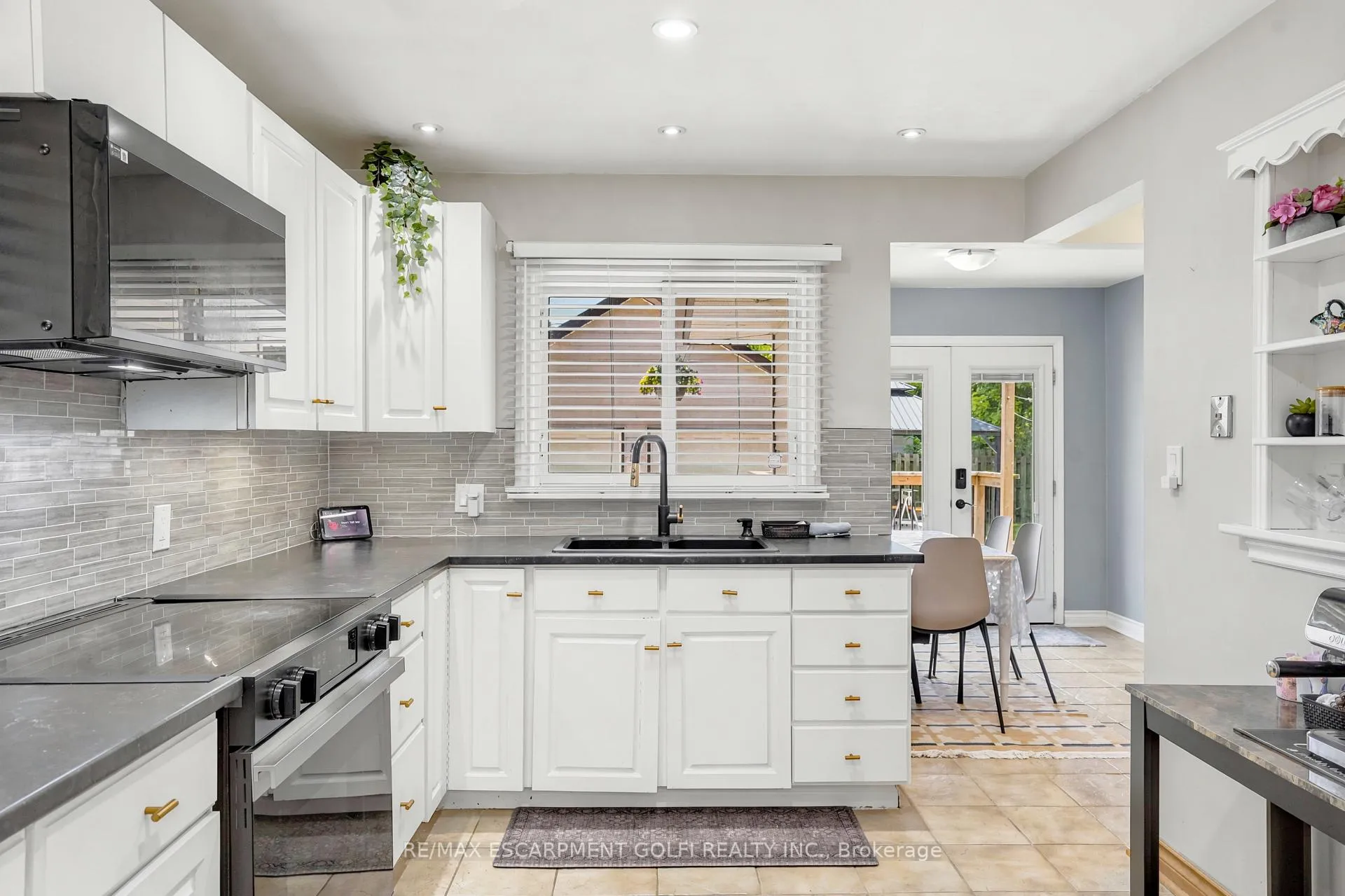 Photo 9 of 6902 Dell Avenue, Niagara Falls, Arad/Fallsview — HOMEH