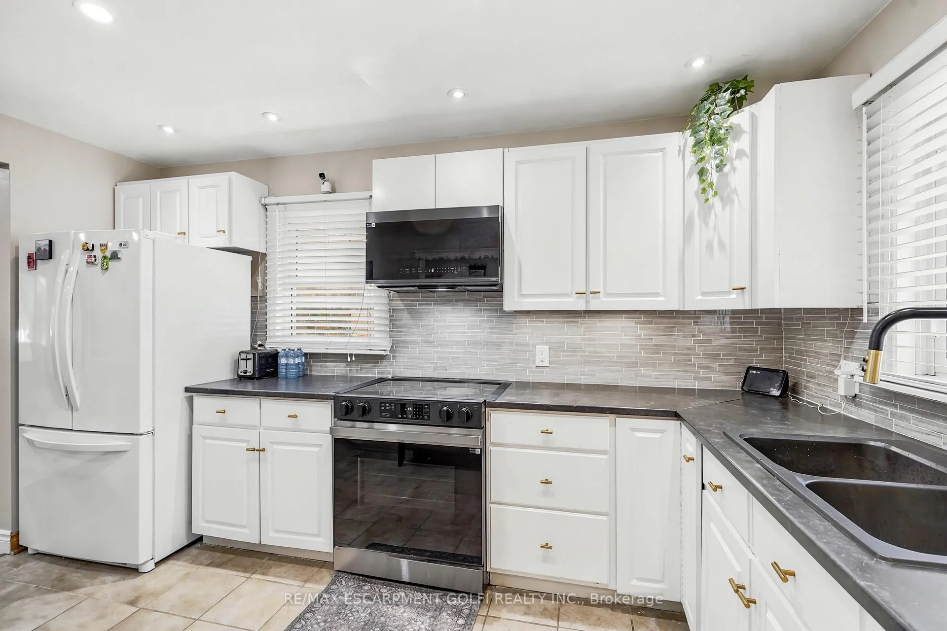 Photo 10 of 6902 Dell Avenue, Niagara Falls, Arad/Fallsview — HOMEH