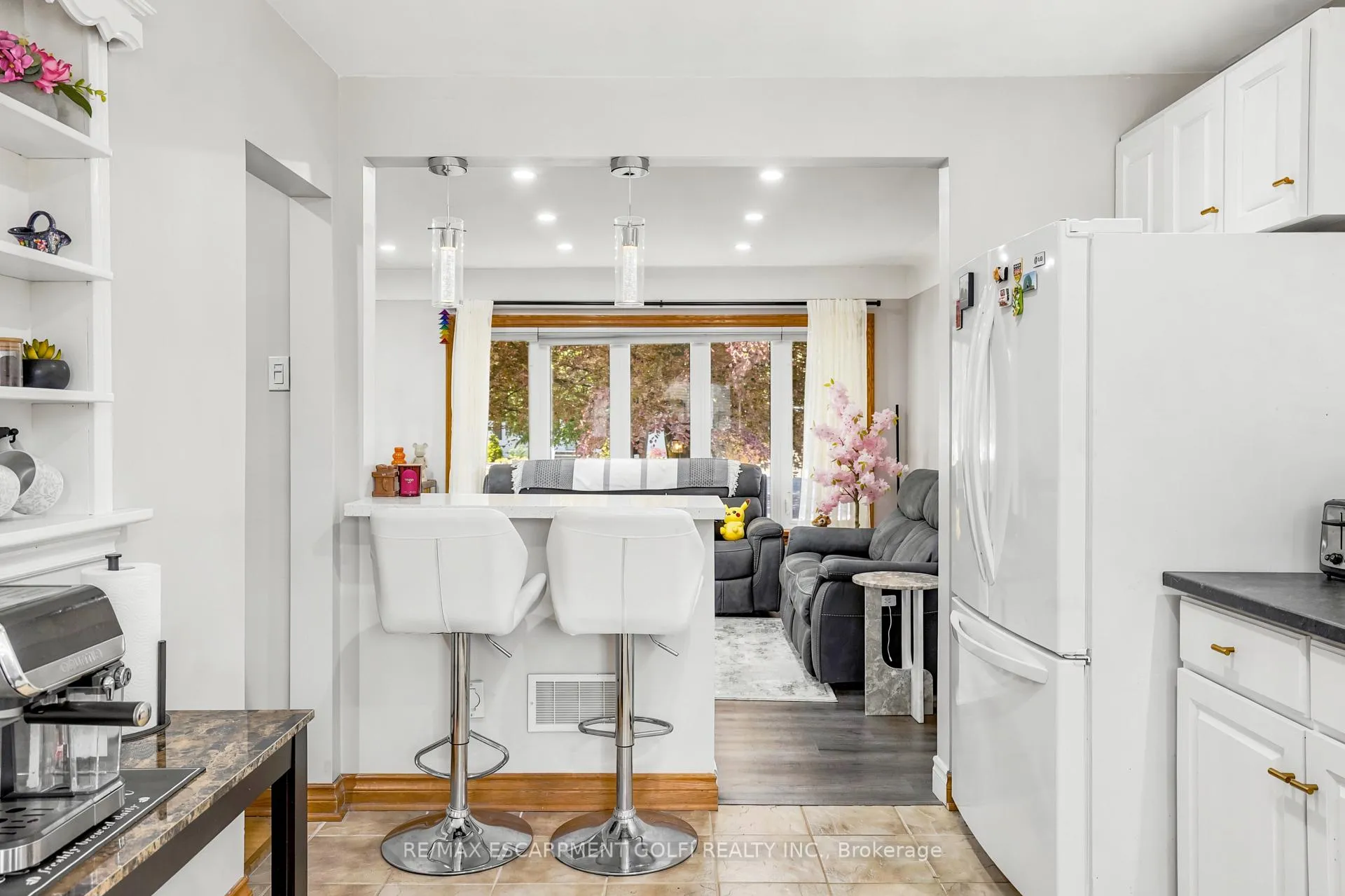 Photo 11 of 6902 Dell Avenue, Niagara Falls, Arad/Fallsview — HOMEH