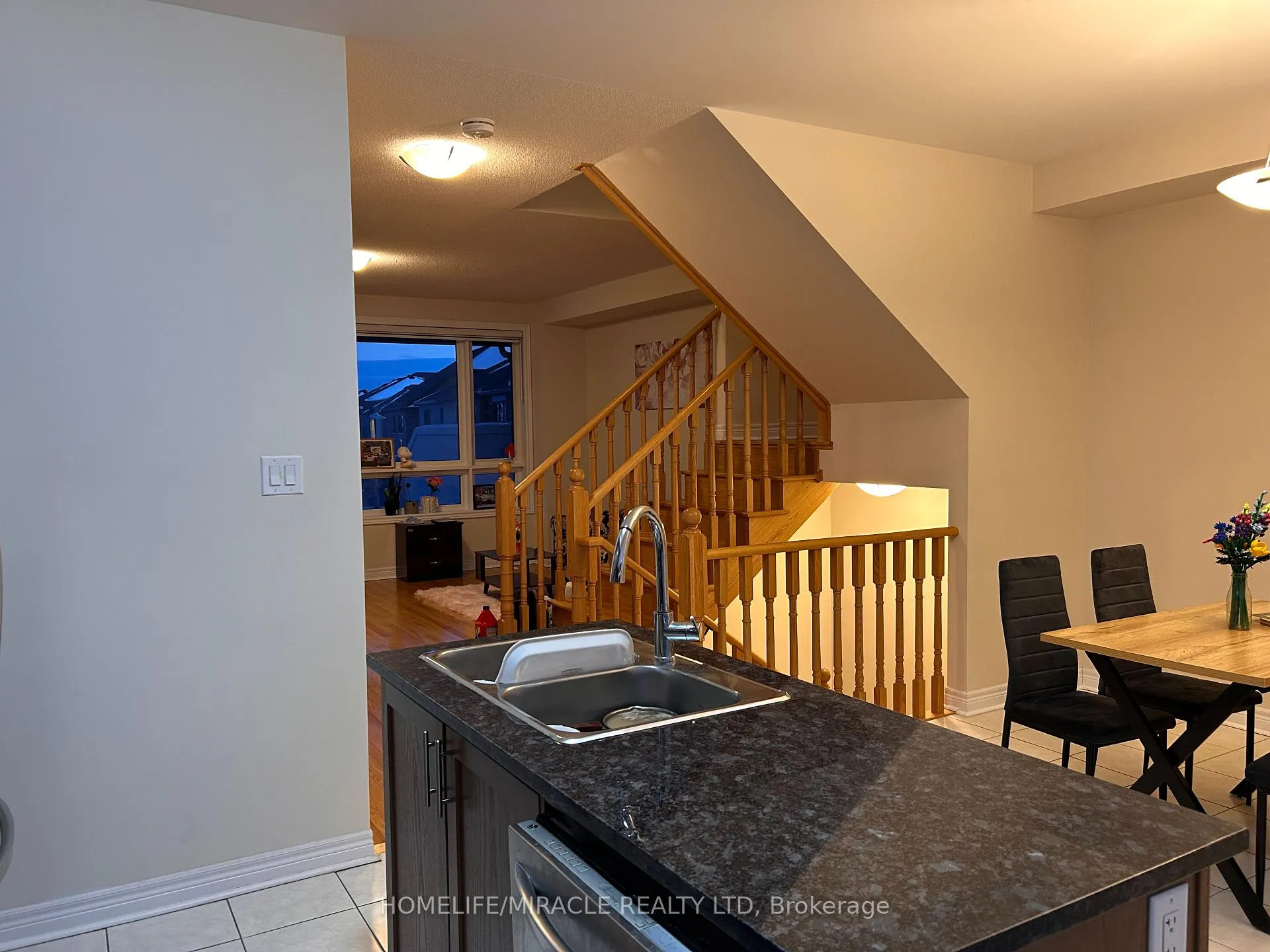 Photo 9 of 197 Mumbai Drive, Markham, Middlefield — HOMEH