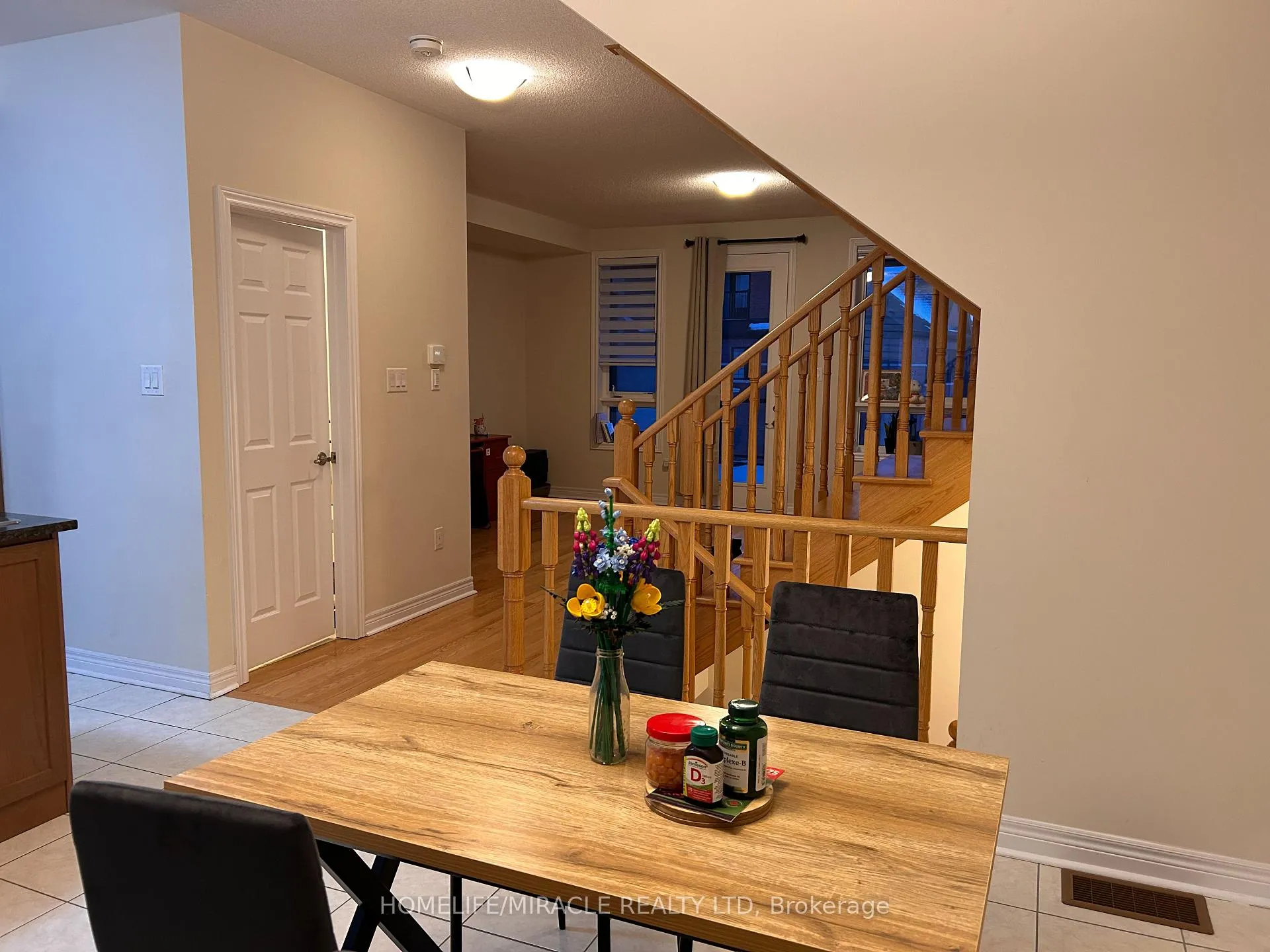 Photo 13 of 197 Mumbai Drive, Markham, Middlefield — HOMEH