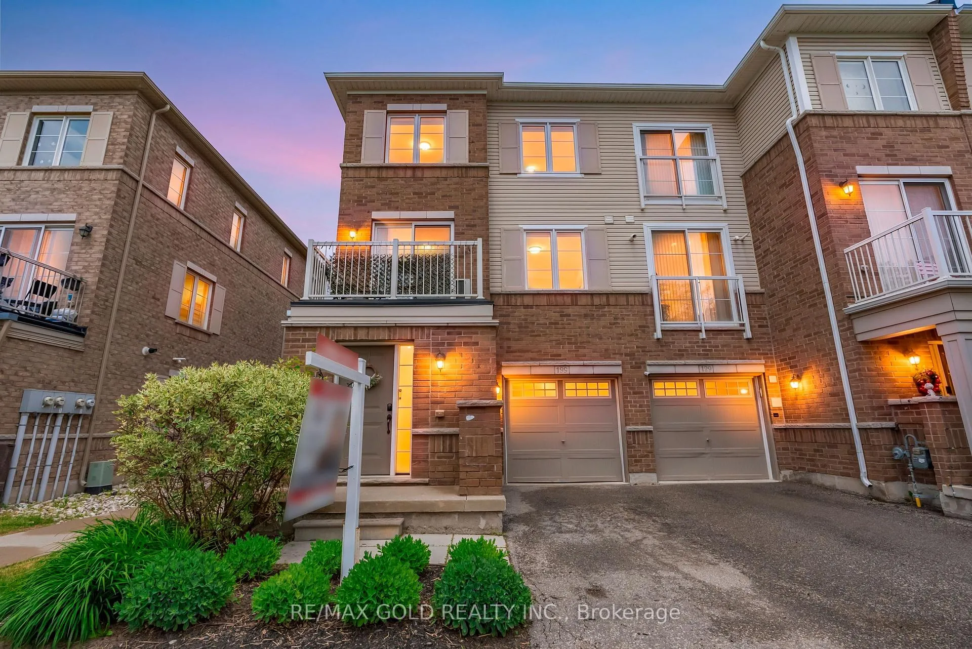 Front of Unit 128, 165 Hampshire Way