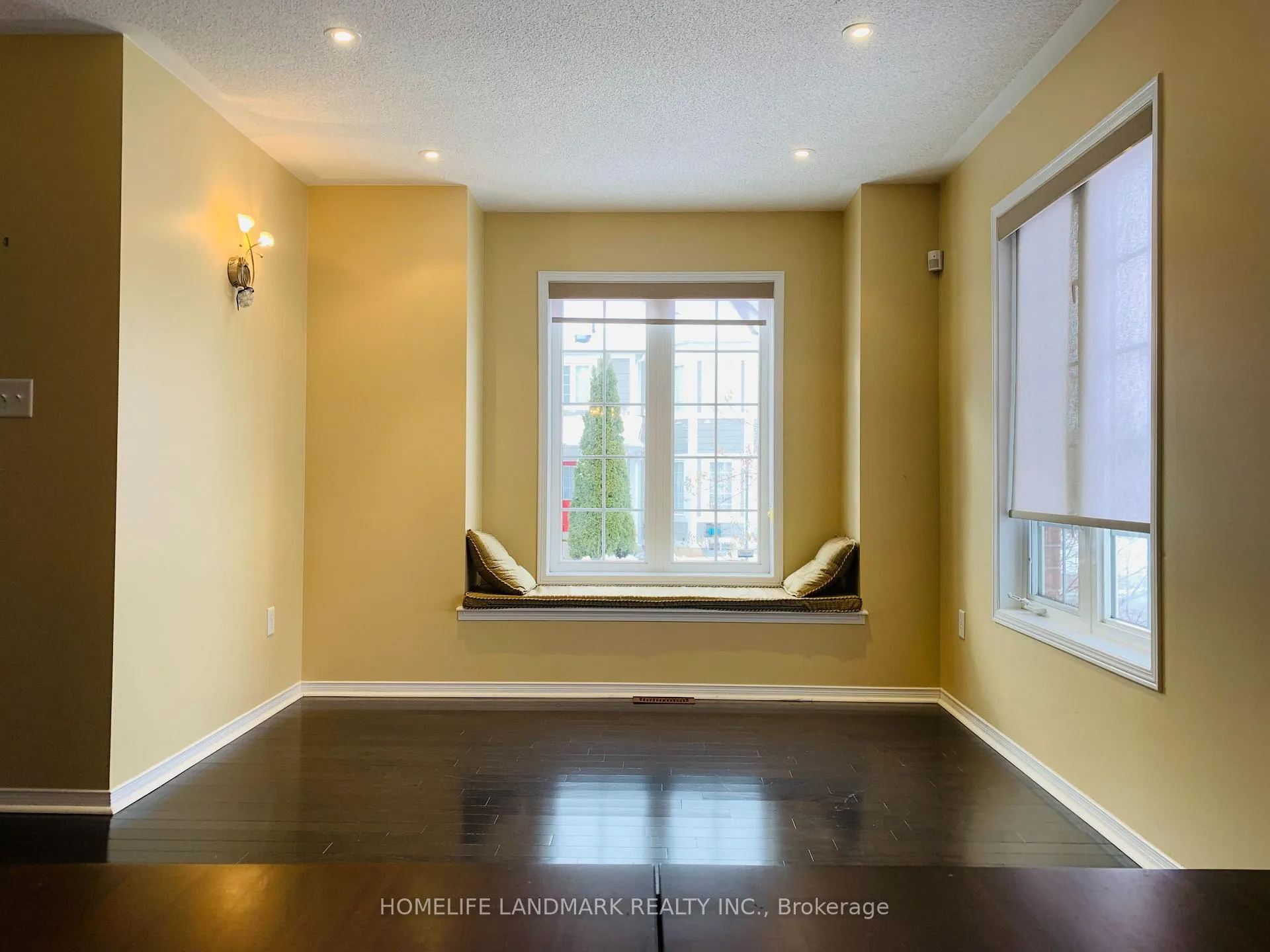 Photo 3 of 275 White's Hill Avenue, Markham, Cornell — HOMEH