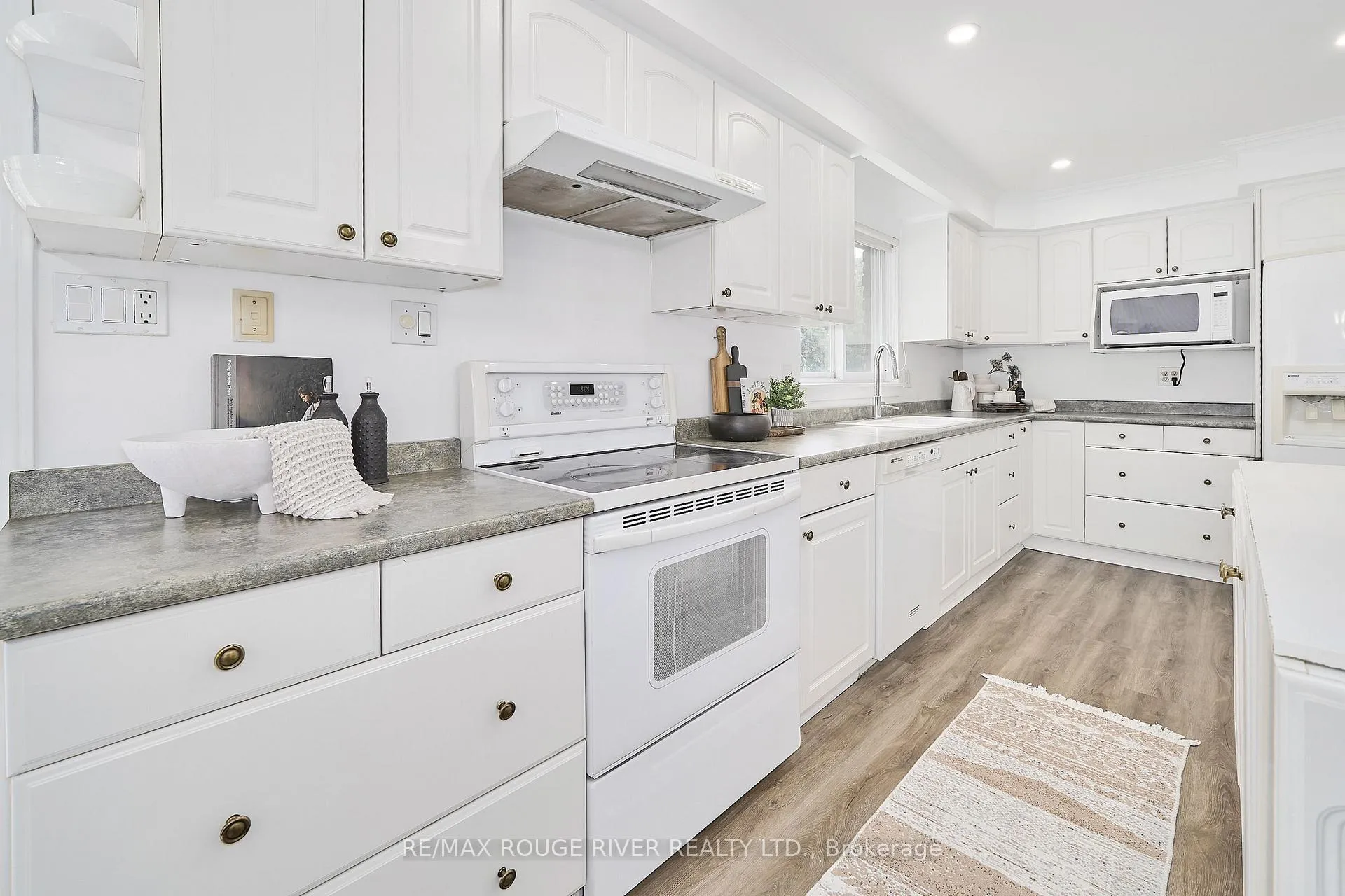 Photo 9 of 6 Ribblesdale Drive, Whitby, Pringle Creek — HOMEH