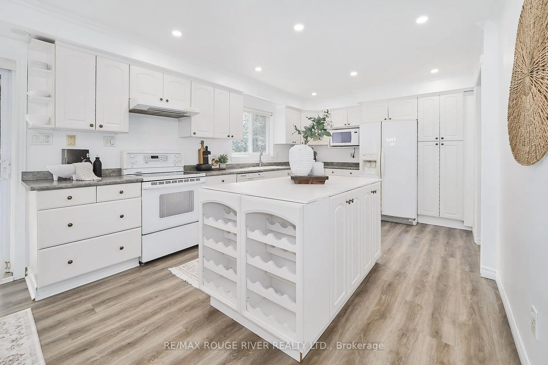 Photo 11 of 6 Ribblesdale Drive, Whitby, Pringle Creek — HOMEH