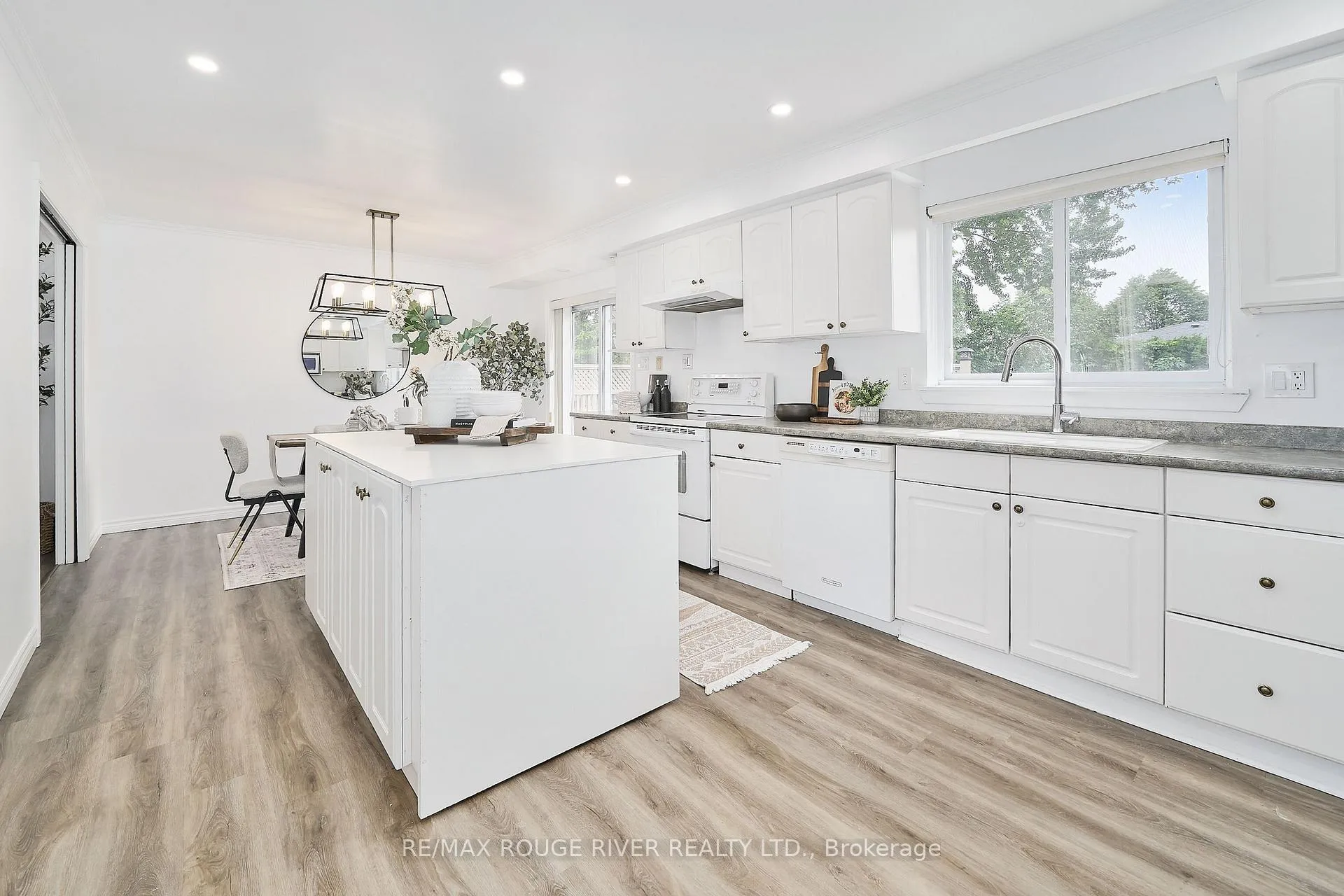 Photo 12 of 6 Ribblesdale Drive, Whitby, Pringle Creek — HOMEH
