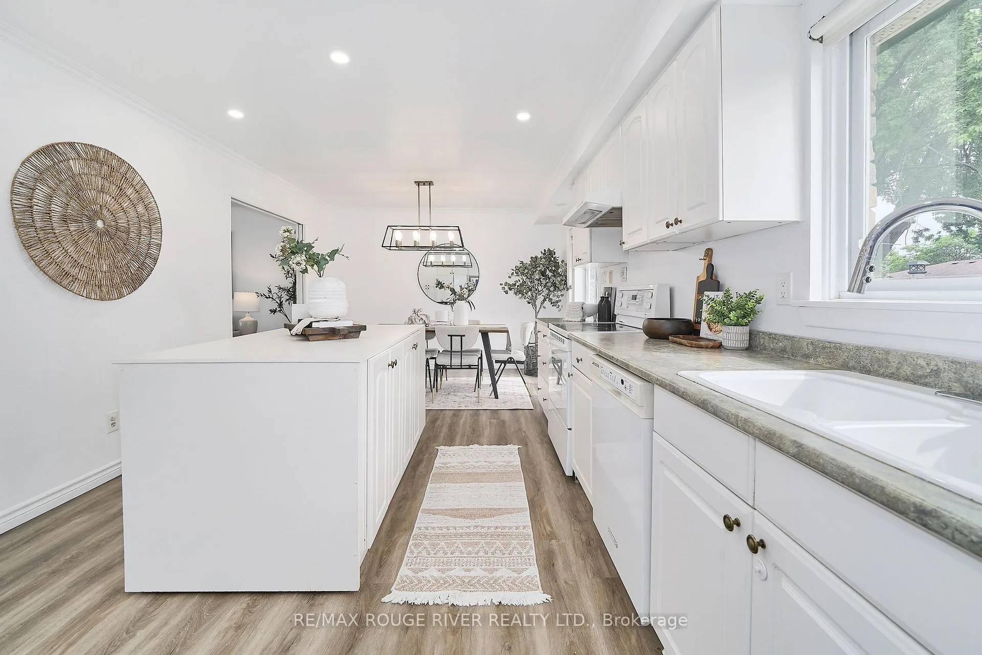 Photo 13 of 6 Ribblesdale Drive, Whitby, Pringle Creek — HOMEH
