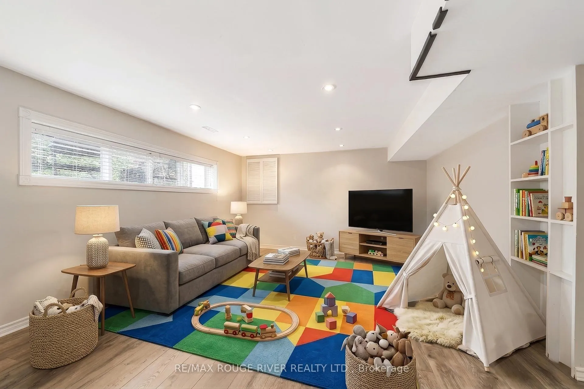 Photo 27 of 6 Ribblesdale Drive, Whitby, Pringle Creek — HOMEH