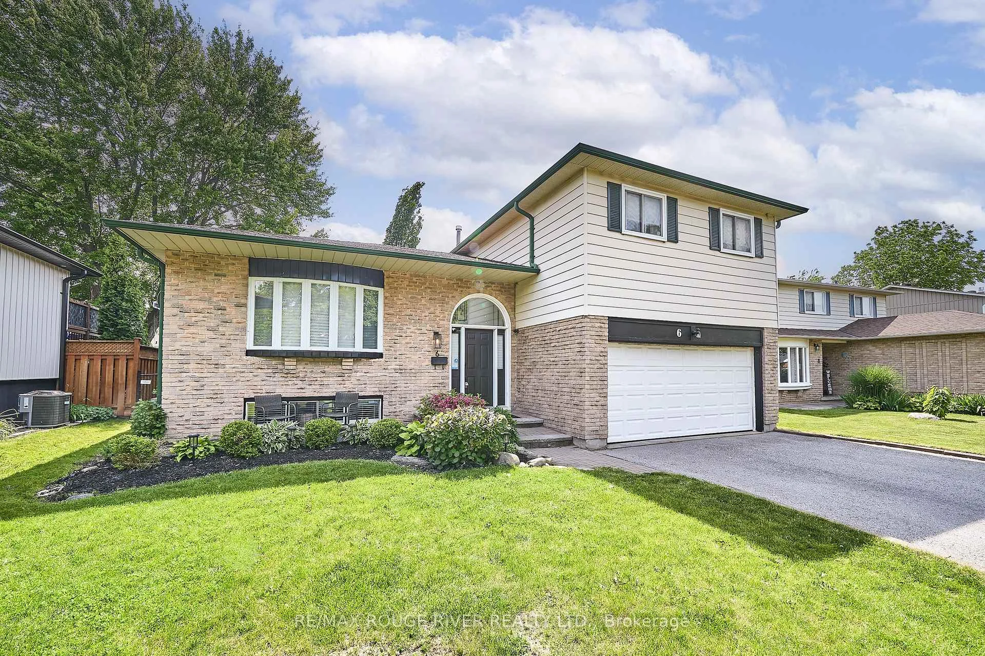 Photo 2 of 6 Ribblesdale Drive, Whitby, Pringle Creek — HOMEH