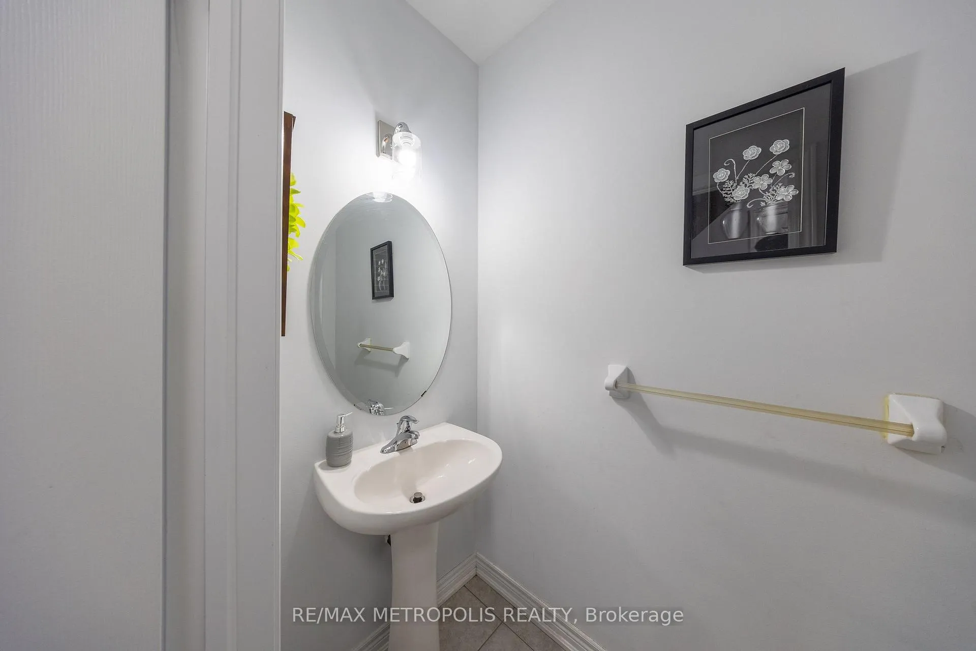 Photo 7 of 36 Michaelis Street, New Tecumseth, Rural New Tecumseth — HOMEH