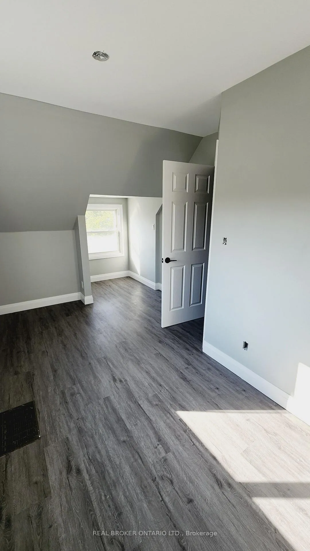 Photo 19 of Unit 1, 131 Bell Avenue, Hamilton, Bartonville — HOMEH