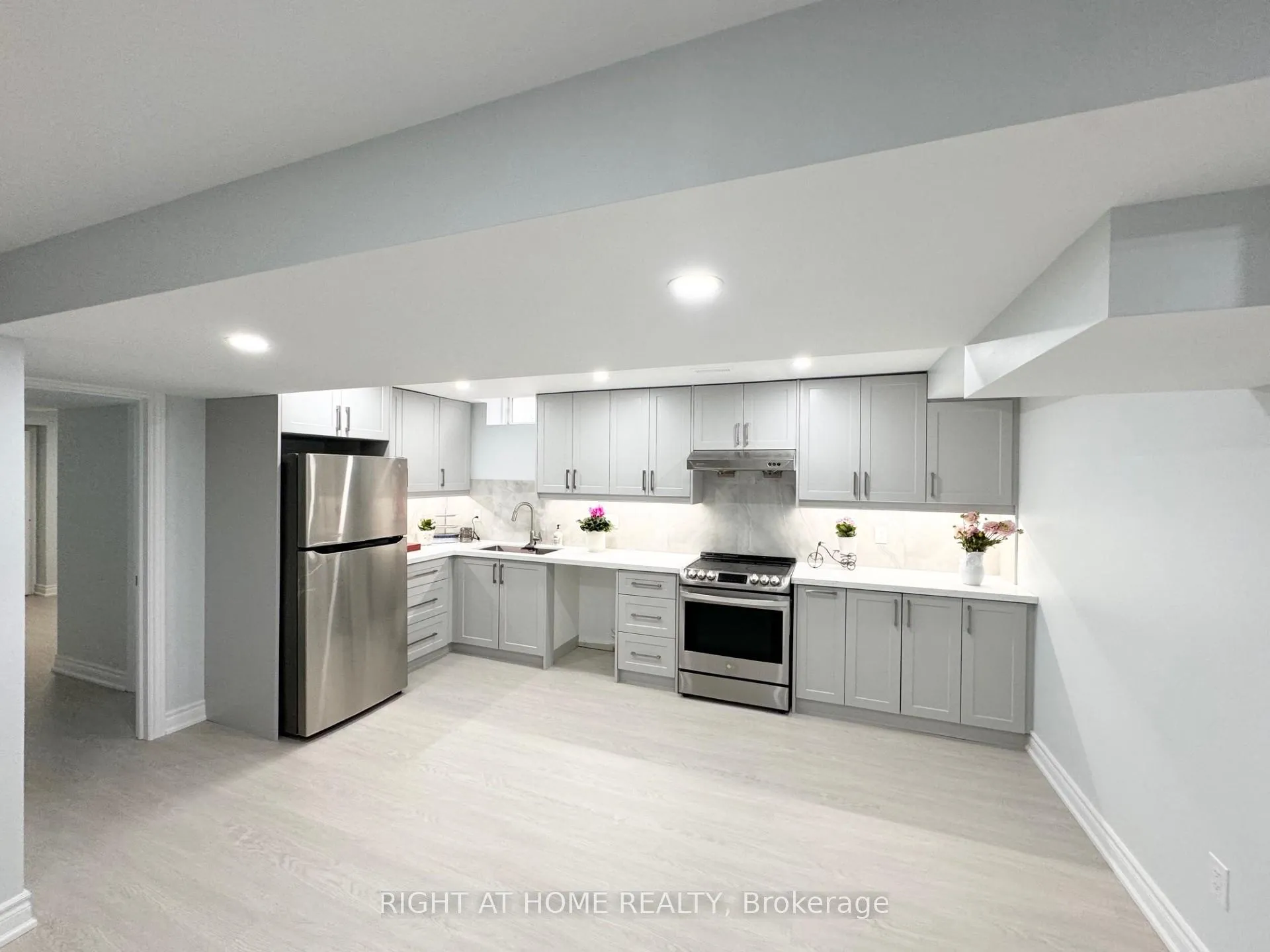 Photo 4 of Unit Basmt, 279 Stonebridge Drive, Markham, Berczy — HOMEH