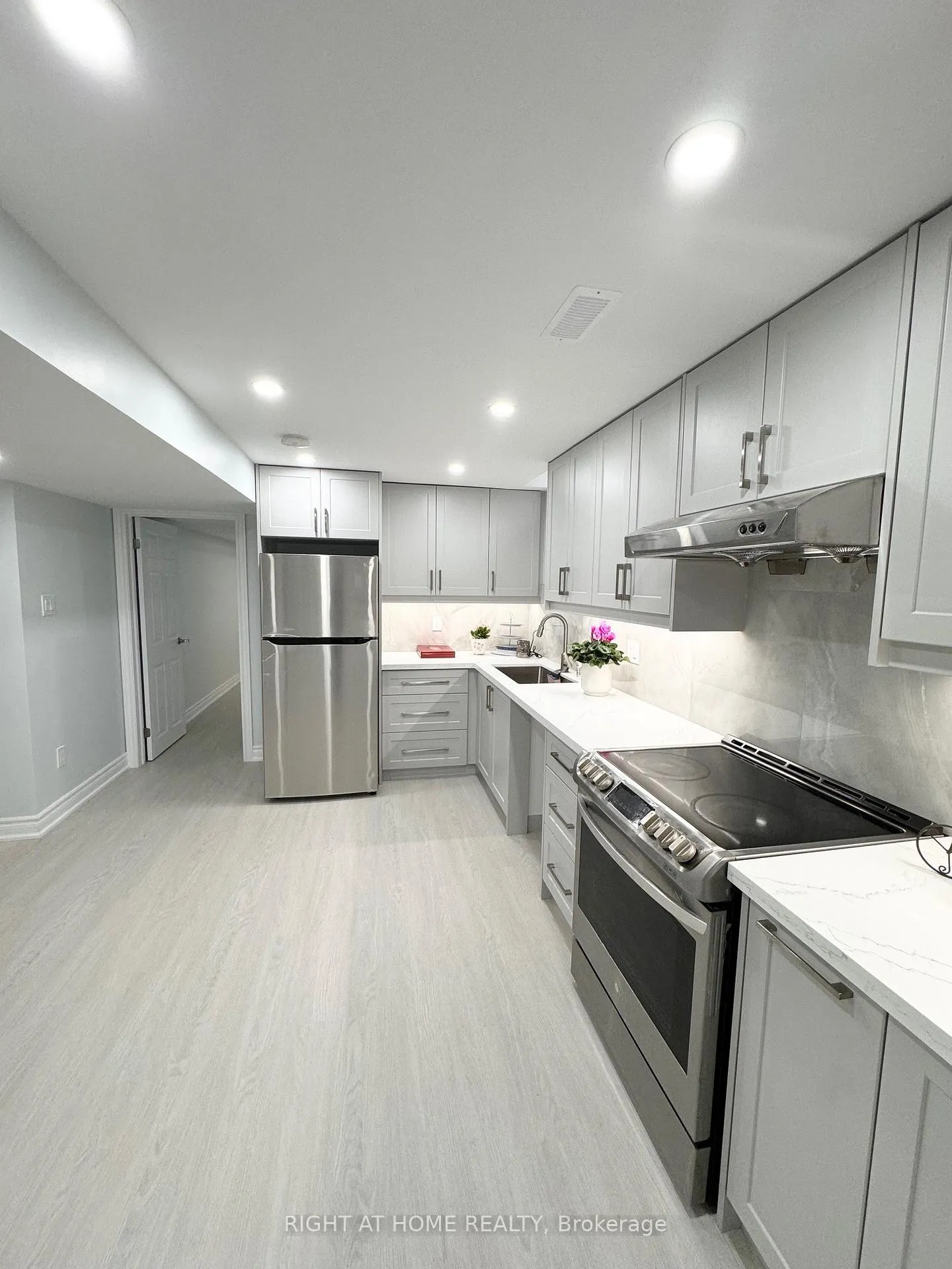Photo 5 of Unit Basmt, 279 Stonebridge Drive, Markham, Berczy — HOMEH