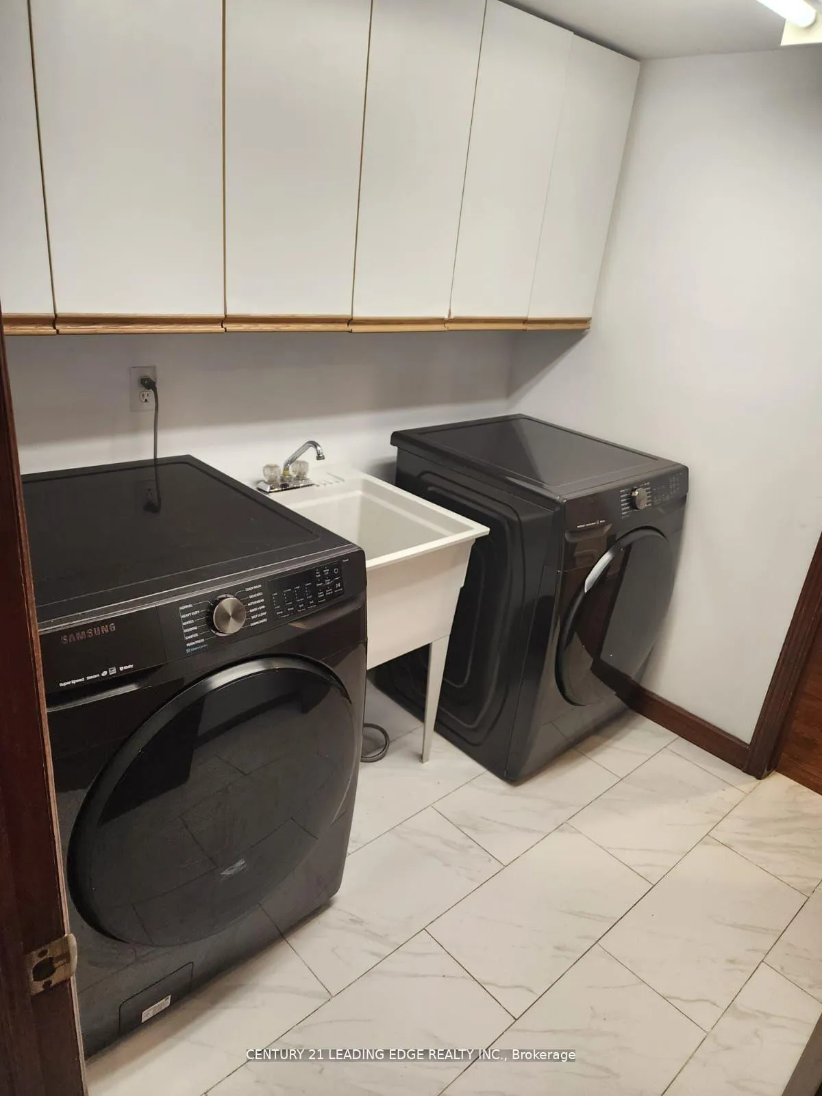 Photo 9 of 11 Westlawn Drive, Hamilton, Kennedy — HOMEH