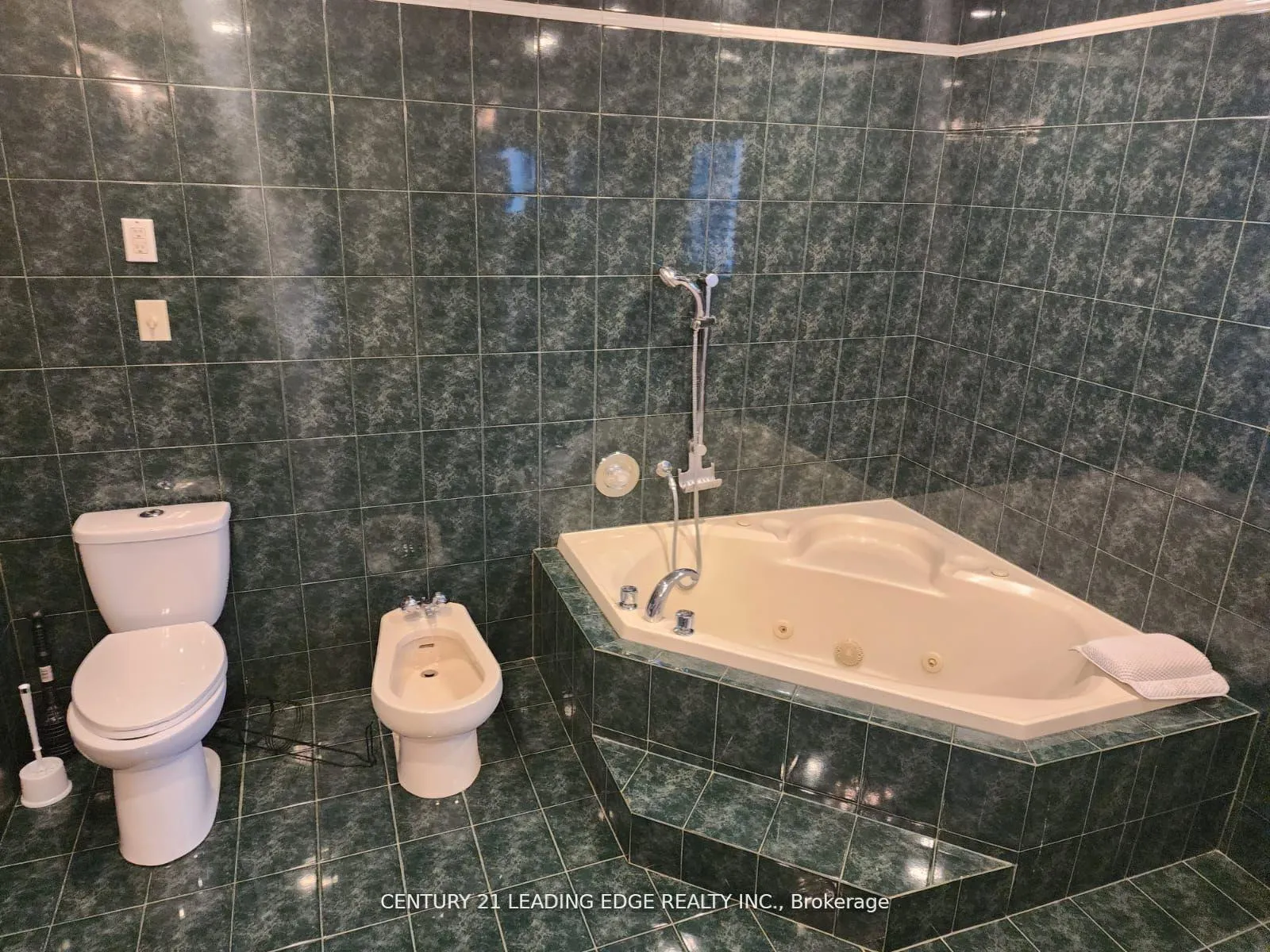 Photo 11 of 11 Westlawn Drive, Hamilton, Kennedy — HOMEH
