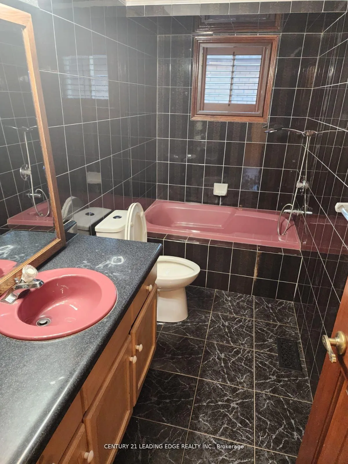 Photo 15 of 11 Westlawn Drive, Hamilton, Kennedy — HOMEH