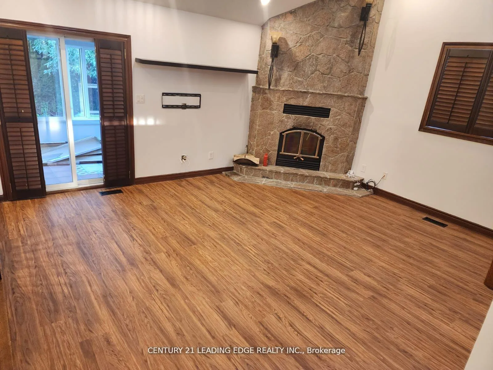Photo 17 of 11 Westlawn Drive, Hamilton, Kennedy — HOMEH