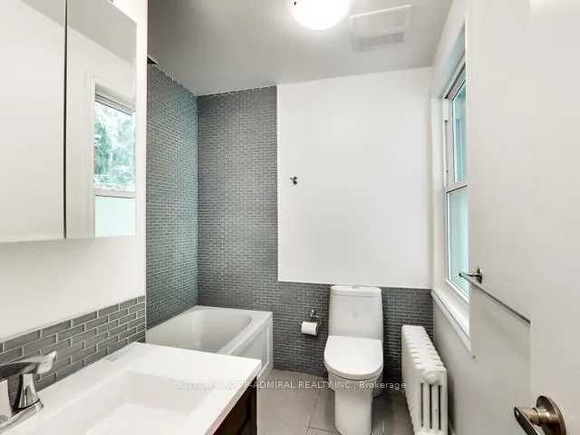 Photo 13 of 34 Hewitt--Main Floor Avenue, Toronto, High Park-Swansea — HOMEH