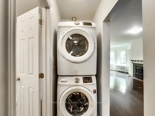 Photo 23 of 34 Hewitt--Main Floor Avenue, Toronto, High Park-Swansea — HOMEH